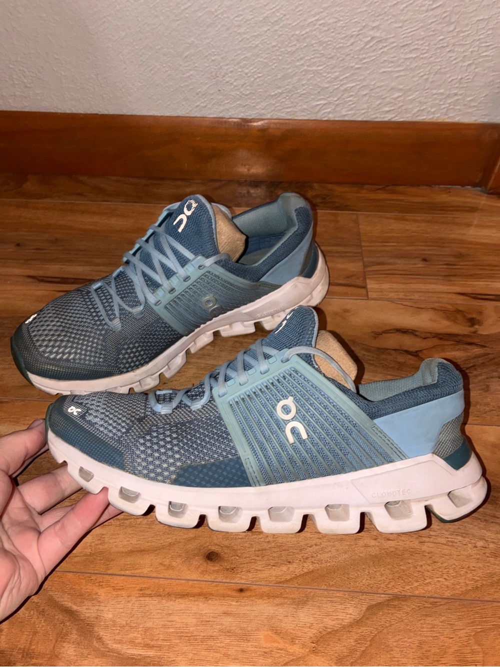 On Cloud Women’s Cloudswift Athletic Running Shoe Sneakers, blue - size 7.5